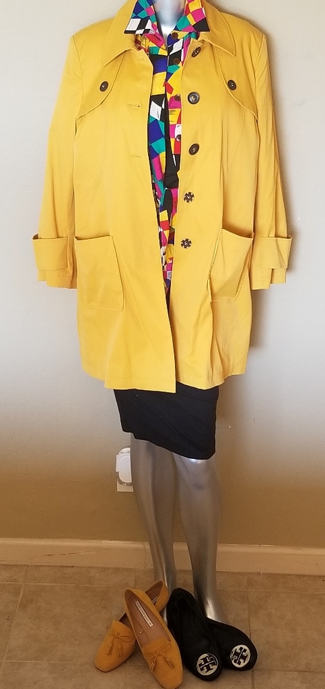 DKNY TRENCHCOAT